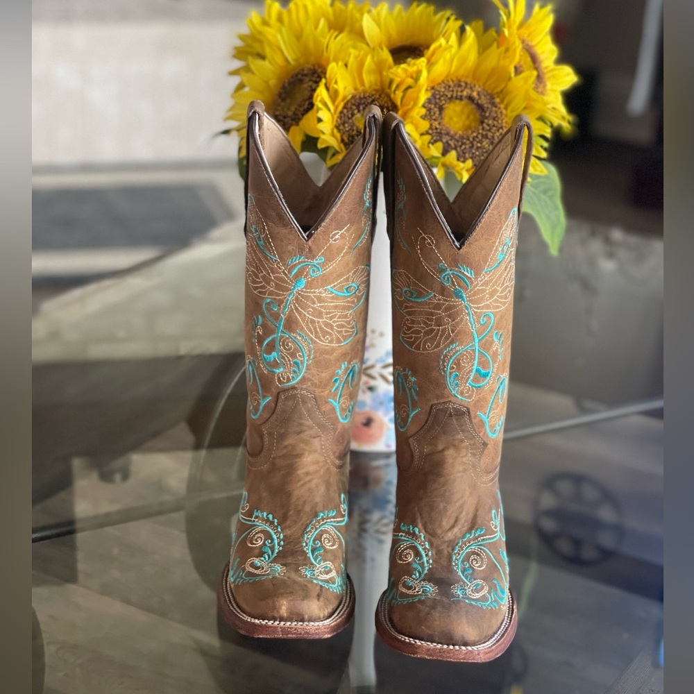 Women’s Brown Leather Western Boots with Turquoise Embroidery